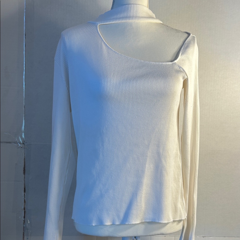 Zara Women’s White Ribbed Mock Neck Cutout Neckline Top. Size L